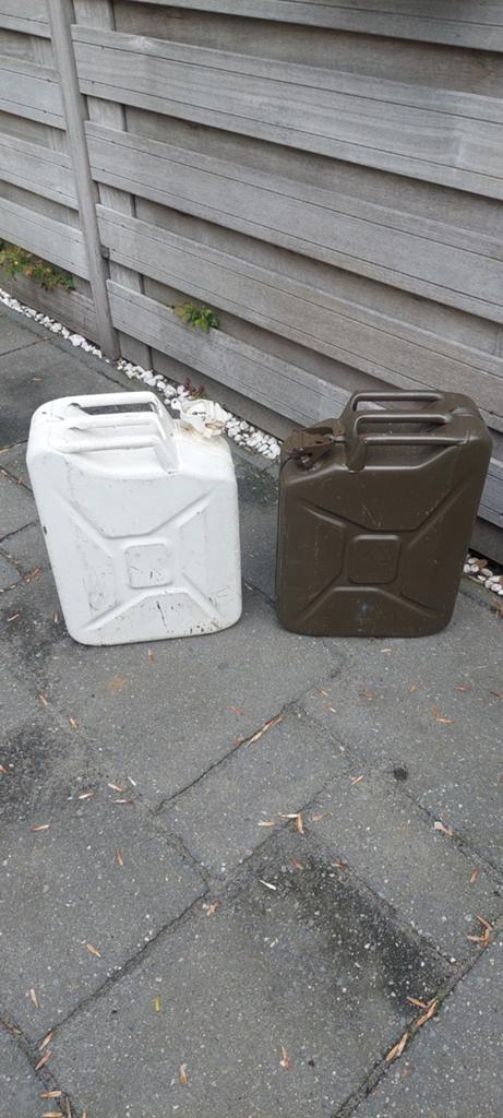 Jerrycans staal voor Brandstof - Gevuld met Diesel, Auto diversen, Overige Auto diversen, Ophalen of Verzenden