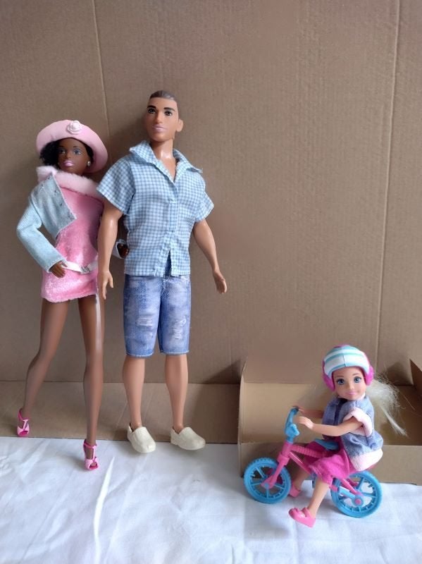 African Barbies (man en vrouw) met kindje, Ophalen of Verzenden, Gebruikt, Barbie