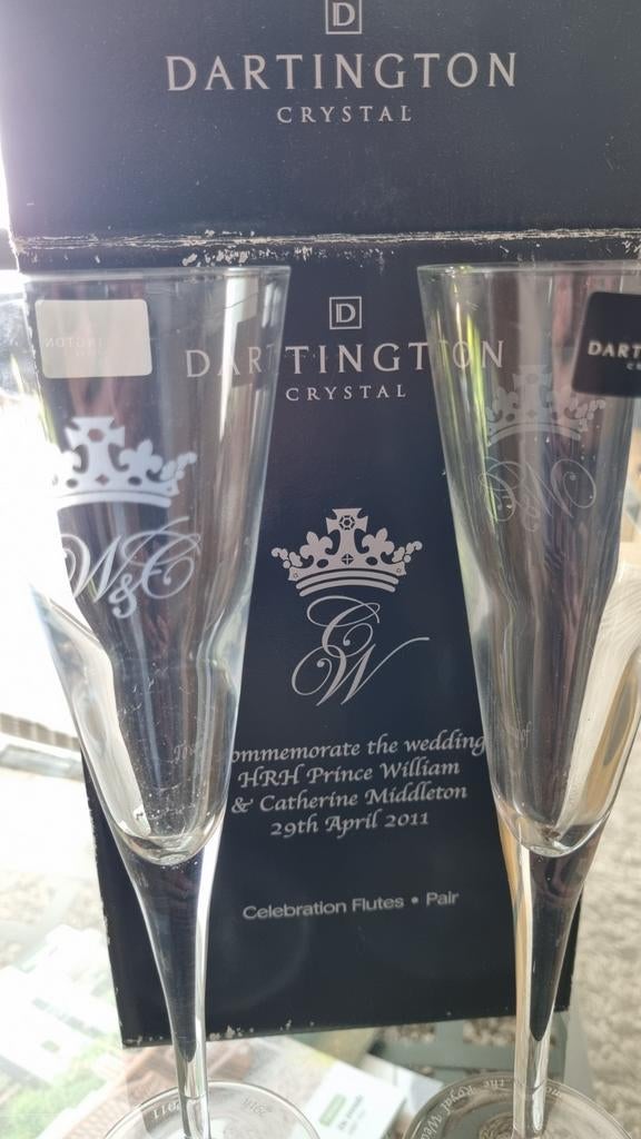 Dartington Crystal Champagne Flutes William & Catherine, Antiek en Kunst, Ophalen of Verzenden