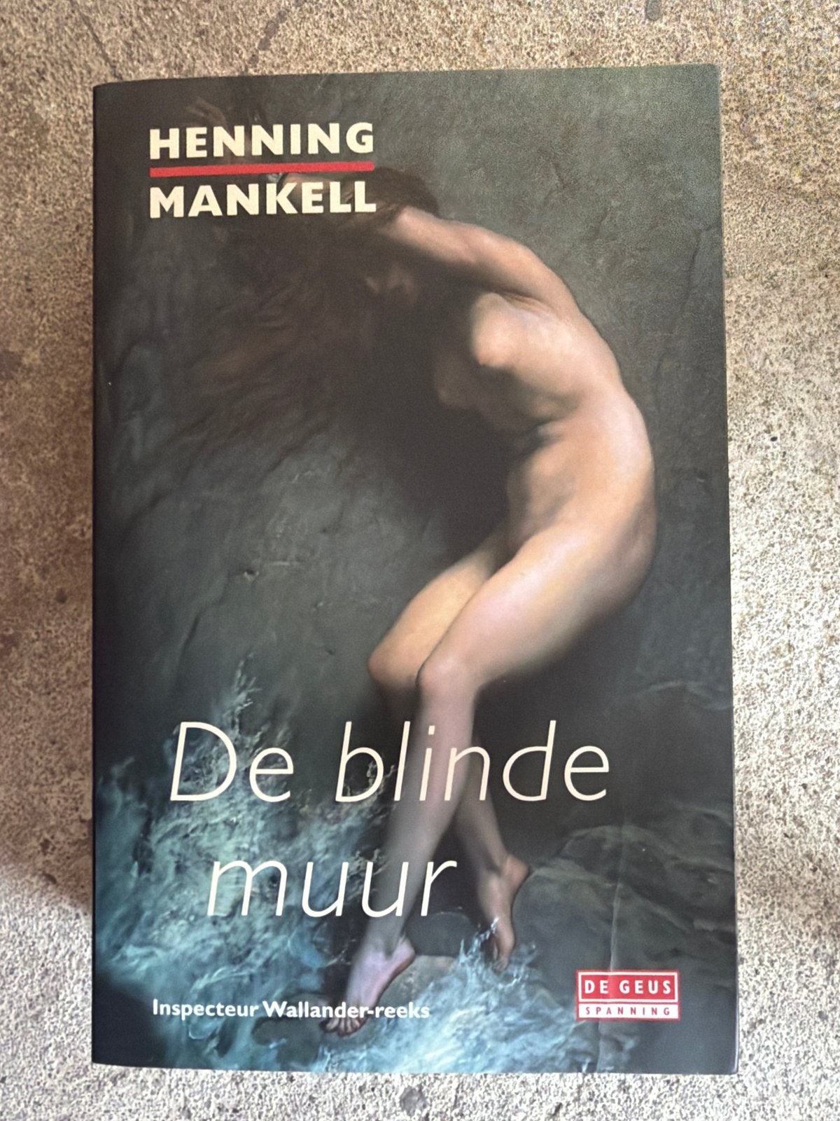 Henning Mankell - De blinde muur (Inspecteur Wallander-reeks, Ophalen of Verzenden, Gelezen, Scandinavië
