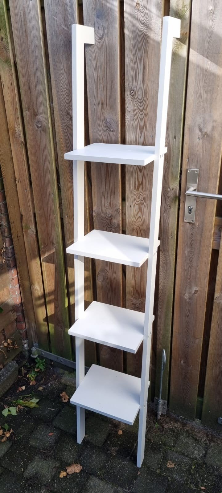Witte ladder boekenkast met 4 planken, Huis en Inrichting, Ophalen, Met plank(en), Minder dan 50 cm, Gebruikt