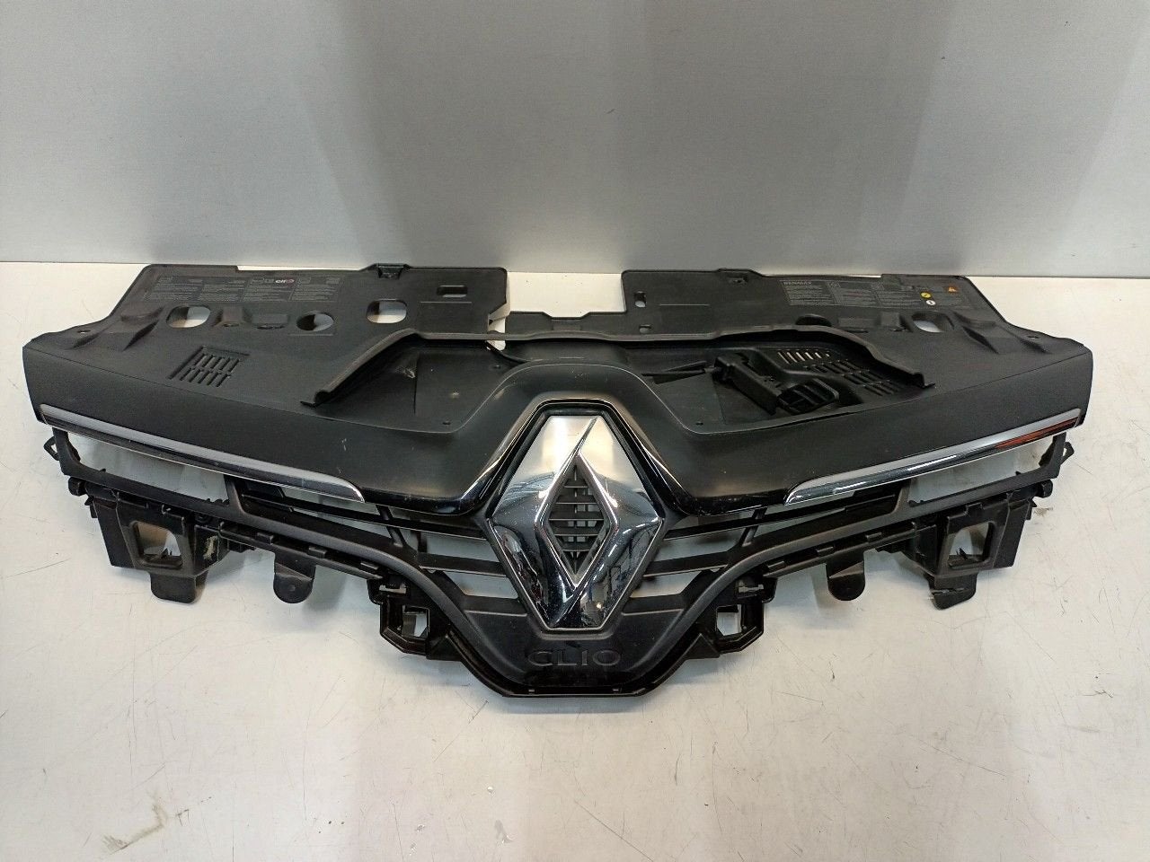 Grille Renault Clio, Onderdelen@venauto.nl, Van der Ven Autorecycling B.V., Gebruikt, Ettenseweg 76, 4706 PB Roosendaal, The Netherlands
