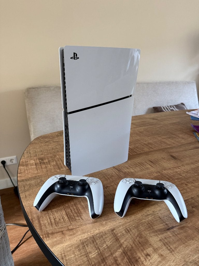 Ps5 slim + 2 controllers, Spelcomputers en Games, Spelcomputers | Sony PlayStation 5, Ophalen, Zo goed als nieuw, Playstation 5