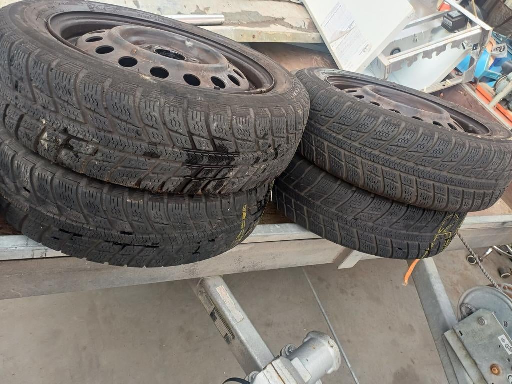 Suzuki swift velgen met winterbantjes, Ophalen, Gebruikt