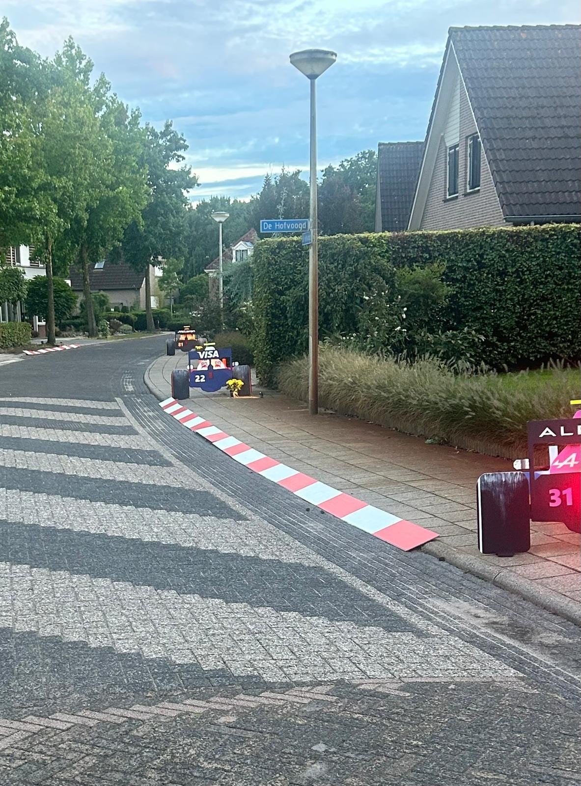 Straatversiering Formule 1, Ophalen
