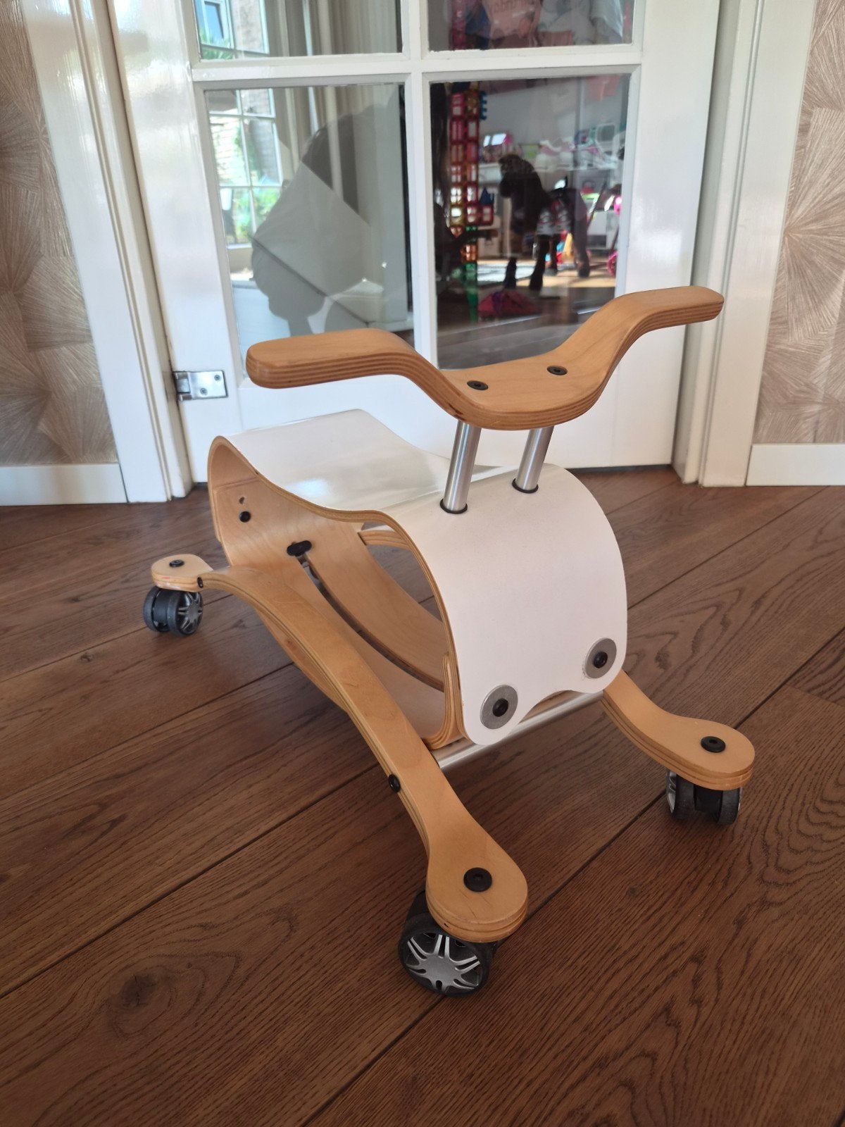 Wishbone Mini Flip 3-in-1 Loopauto & Schommelpaard Wit, Ophalen