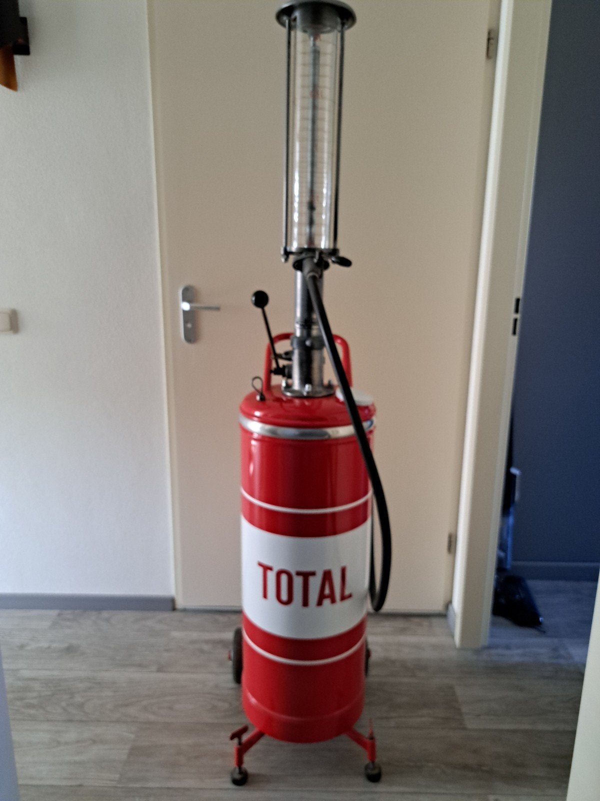 tweetakt benzinepomp in topstaat, Verzamelen, Ophalen