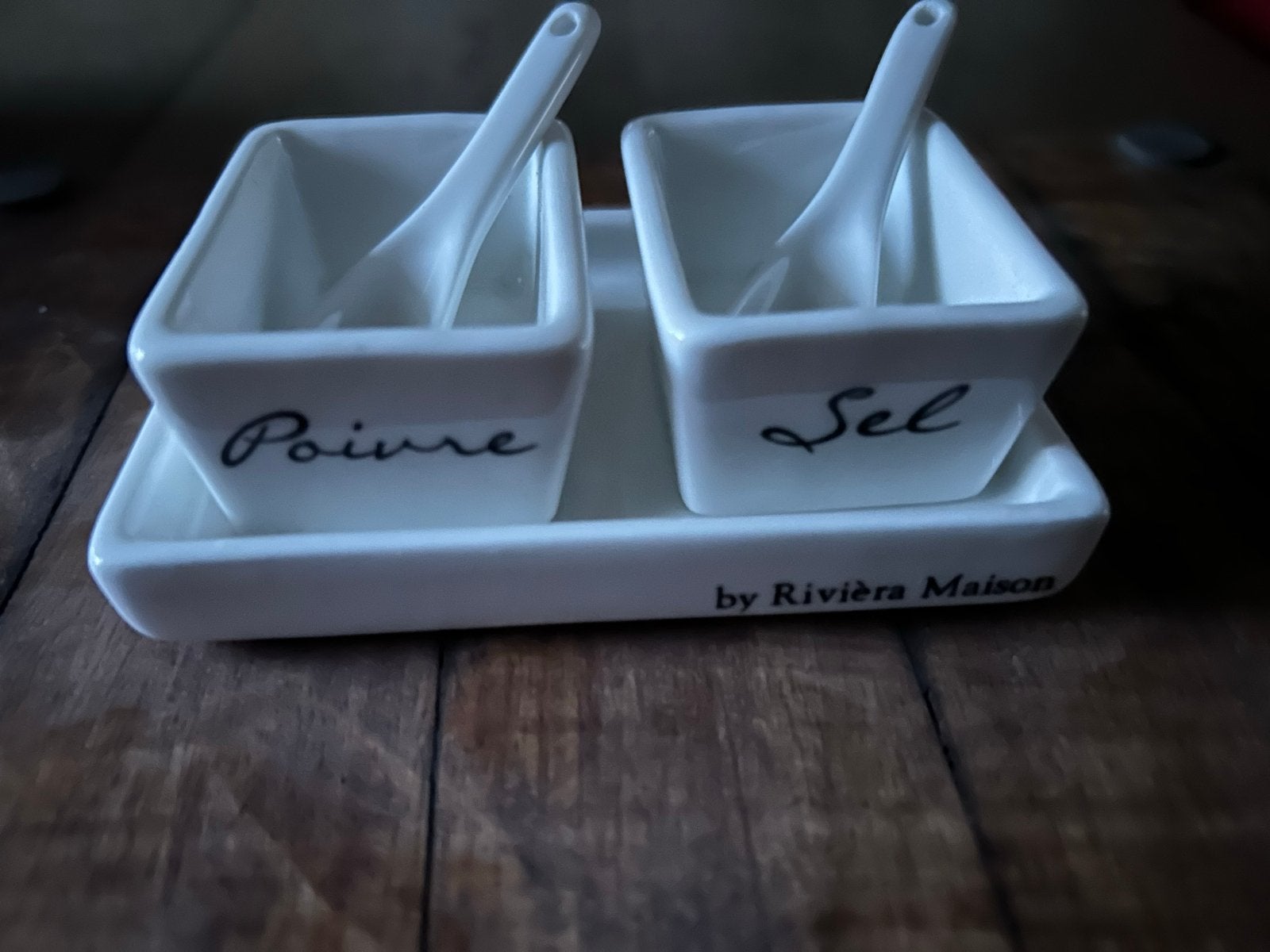 Riviera Maison Peper & Zout set met lepeltjes Nieuw, Nieuw, Ophalen of Verzenden, Steen/keramiek, Wit