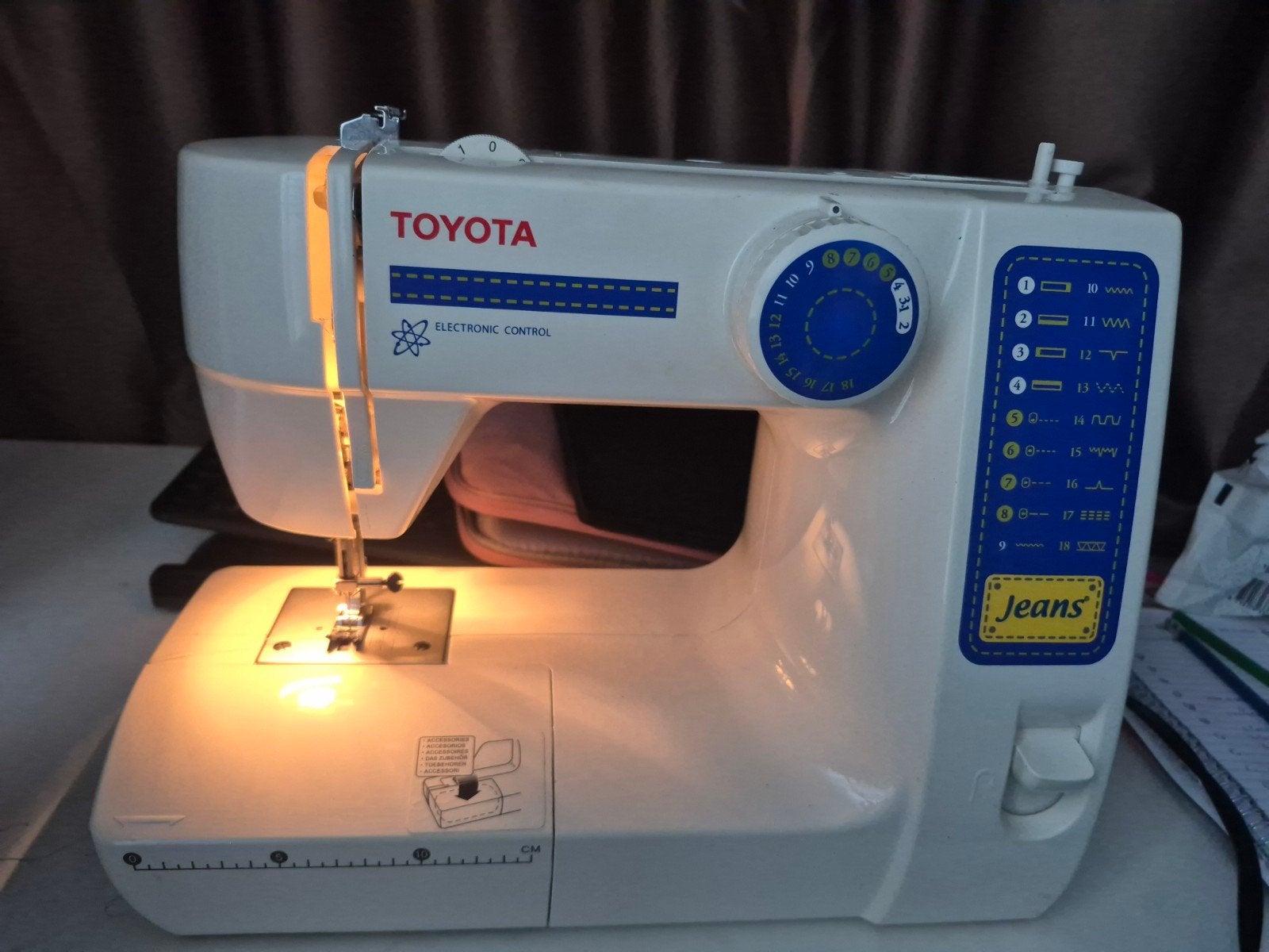 Toyota JSF18 naaimachine, Hobby en Vrije tijd, Ophalen of Verzenden, Gebruikt, Naaimachine, Overige merken
