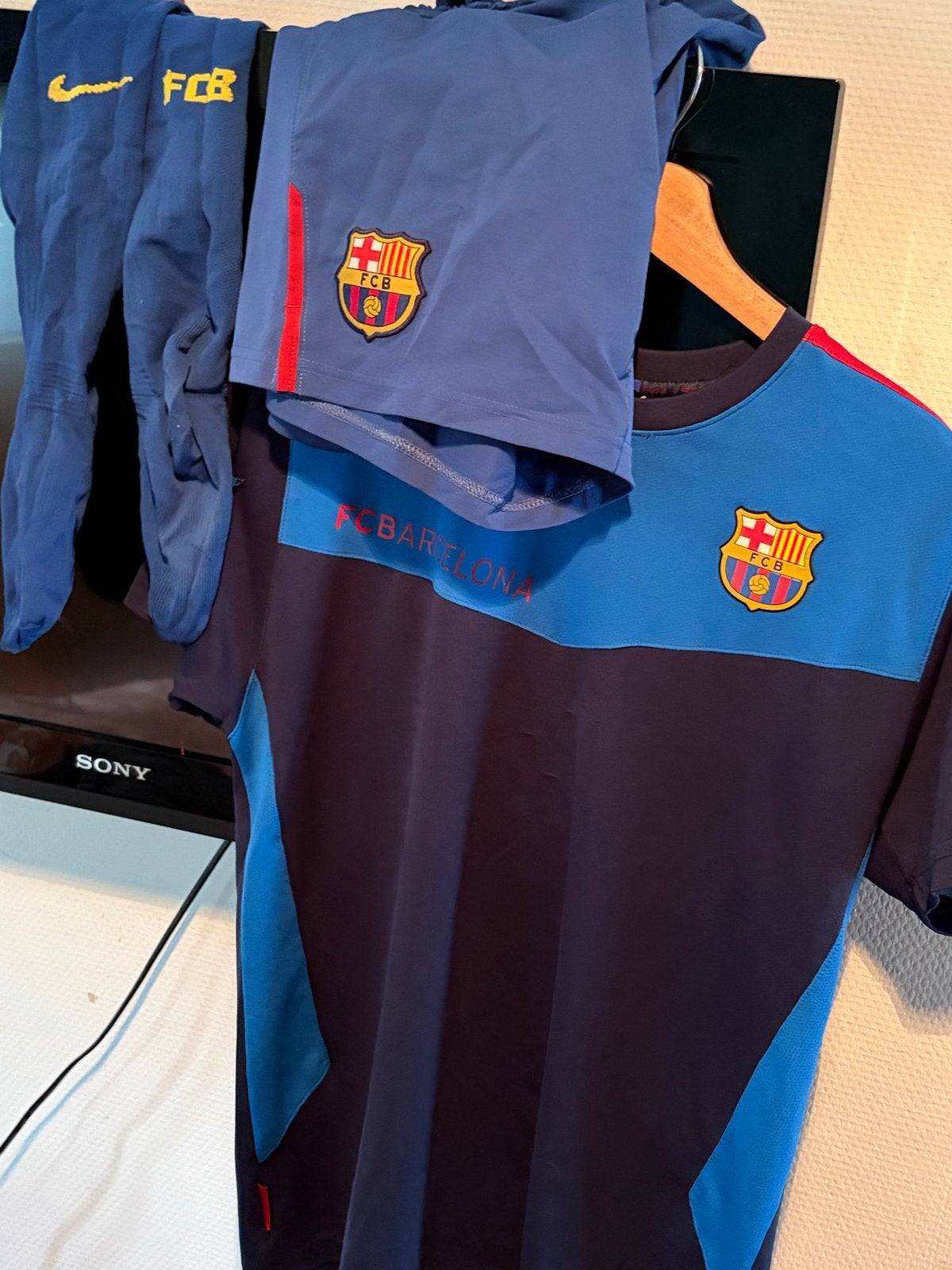 Volledig Barcelona tenue - Shirt, broek en sokken, Maat M, Ophalen of Verzenden, Gebruikt, Set
