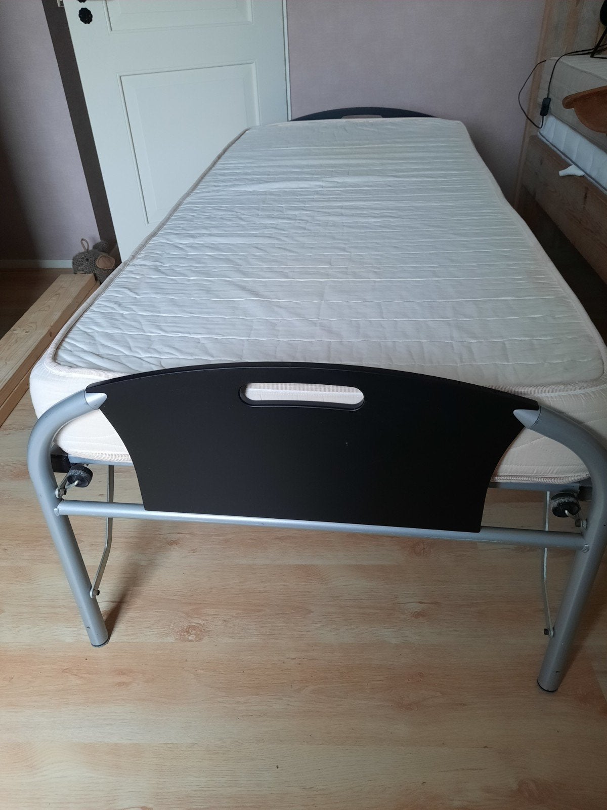 Opklapbaar logeerbed met matras - Avek, Ophalen, Gebruikt, 90 cm, Eenpersoons