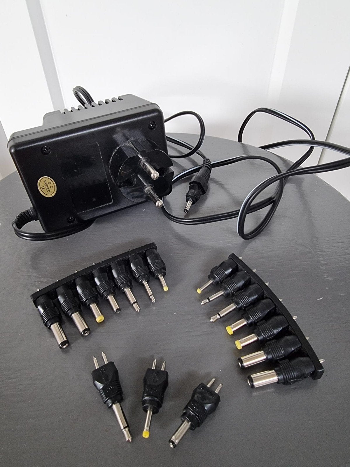 Sky Tronic AC-DC Stabilizer met diverse adapters, Ophalen of Verzenden