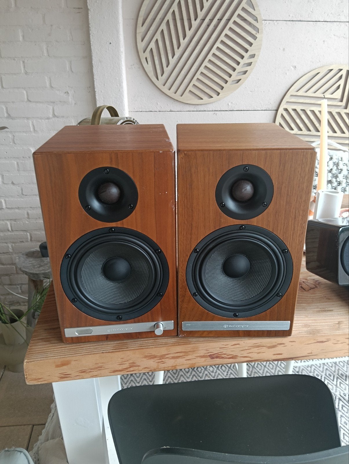 Audioengine HDP6 Actieve Boekenplank Luidsprekers Walnoot, Gebruikt, Ophalen of Verzenden, Basreflex, Boekenplank luidspreker