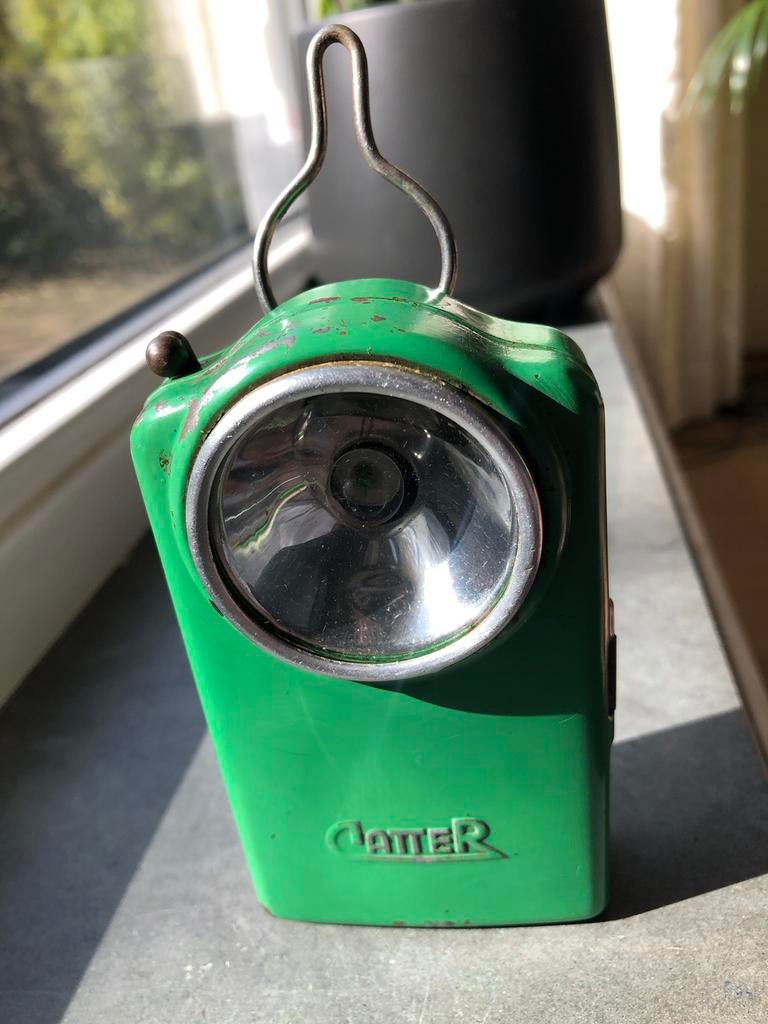 Leuke groene CATTER zaklamp - jaren 50 - in werkende staat, Ophalen of Verzenden, Gebruikt, Batterij