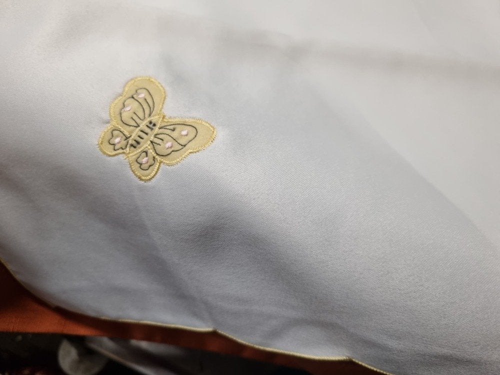 tafelkleed met geborduurde vlinders, Ophalen of Verzenden, 'T Olde Gre-j, Info@toldegrej.nl, Endepoelstraat 20f Didam