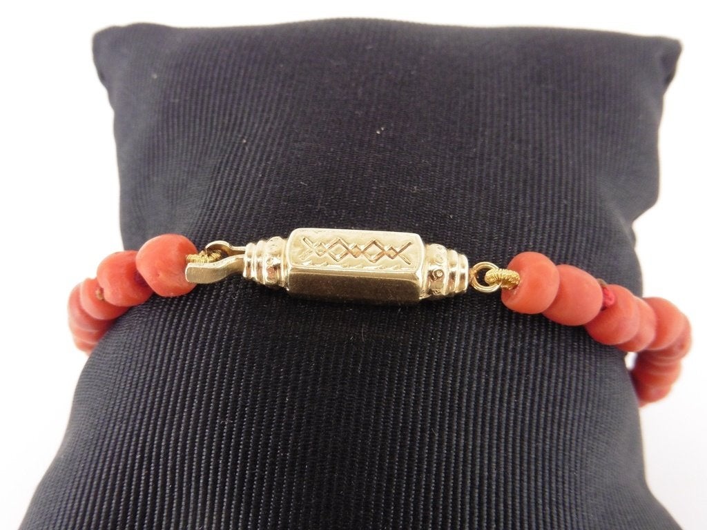 Bloedkoralen armband met gouden slot                     D20, Overige materialen, Gebruikt, ., Ophalen of Verzenden
