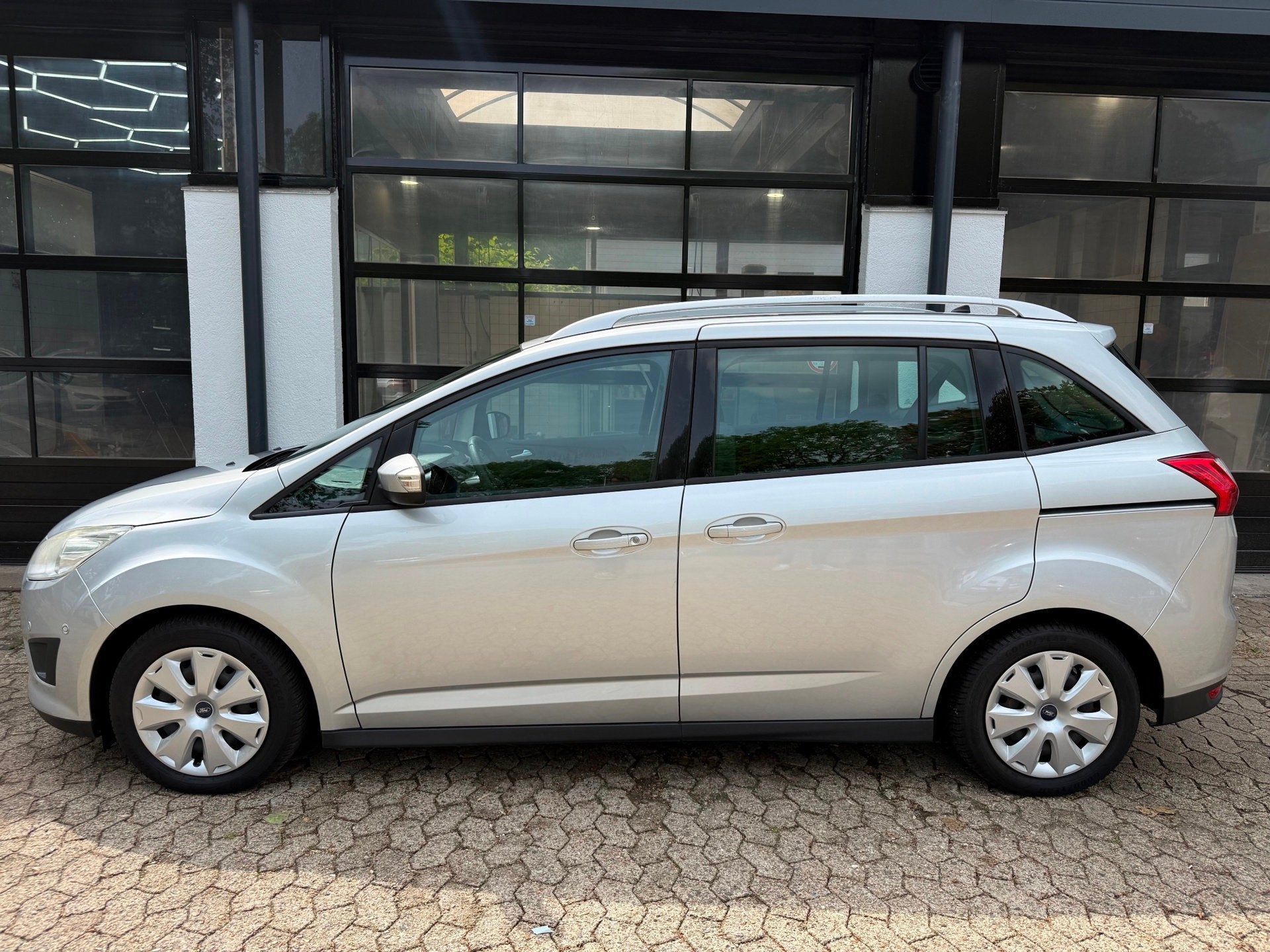 Ford GRAND C-MAX 1.0 Edition *PDC*Airco*Cruise*Nieuwe Apk*Aa, Voorwielaandrijving, Gebruikt, Zwart, Bedrijf