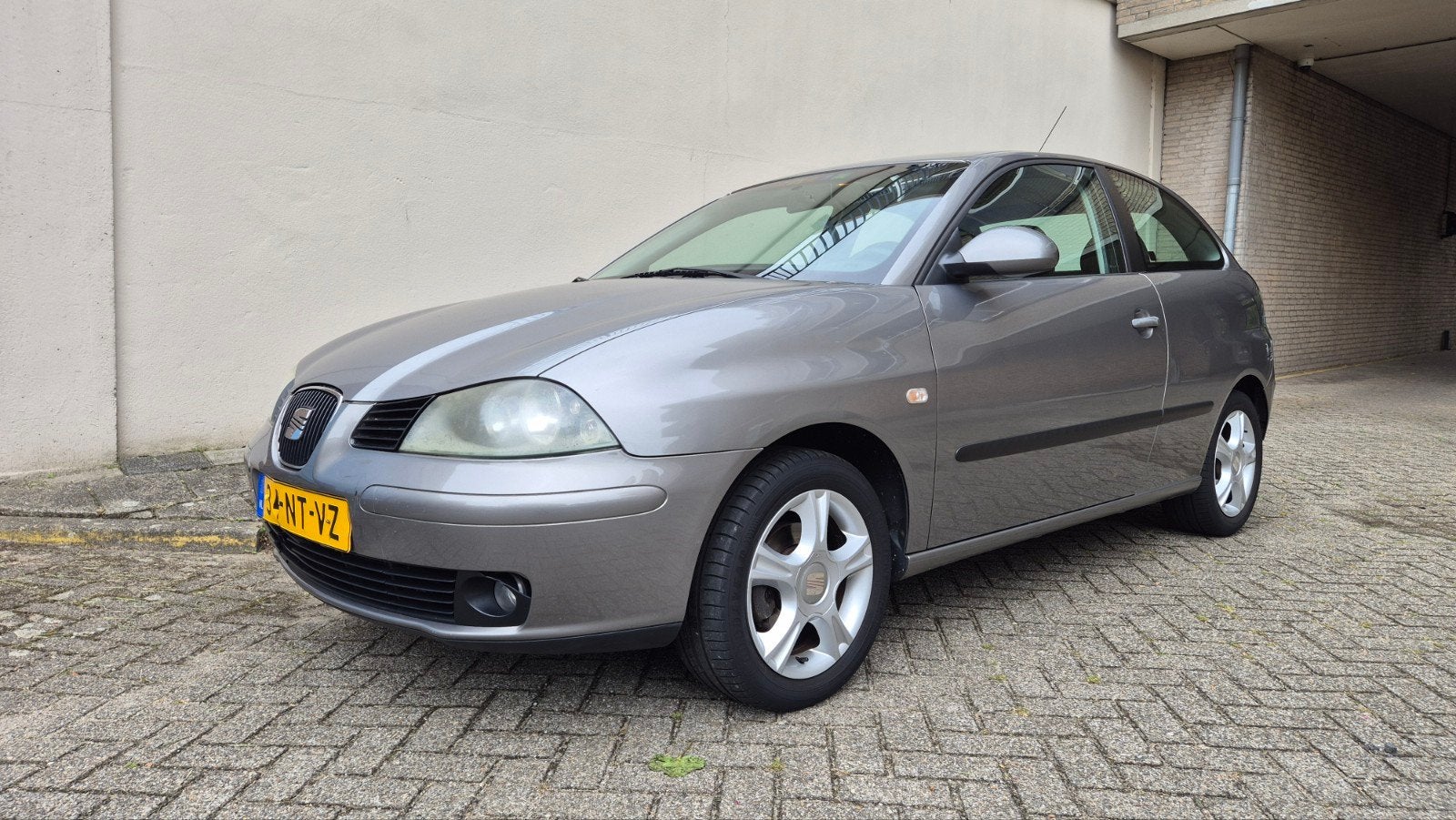 Seat Ibiza 1.4 16V 74KW 2004 LPG APK verlopen, Voorwielaandrijving, 40 €/maand, Zwart, 4 cilinders