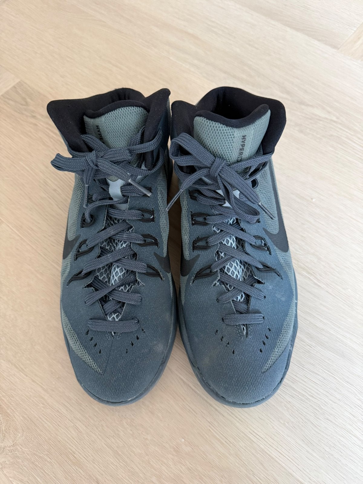 Nike Hyperdunk Sportschoenen - Maat 38.5, Ophalen of Verzenden, Zo goed als nieuw, Grijs, Sportschoenen