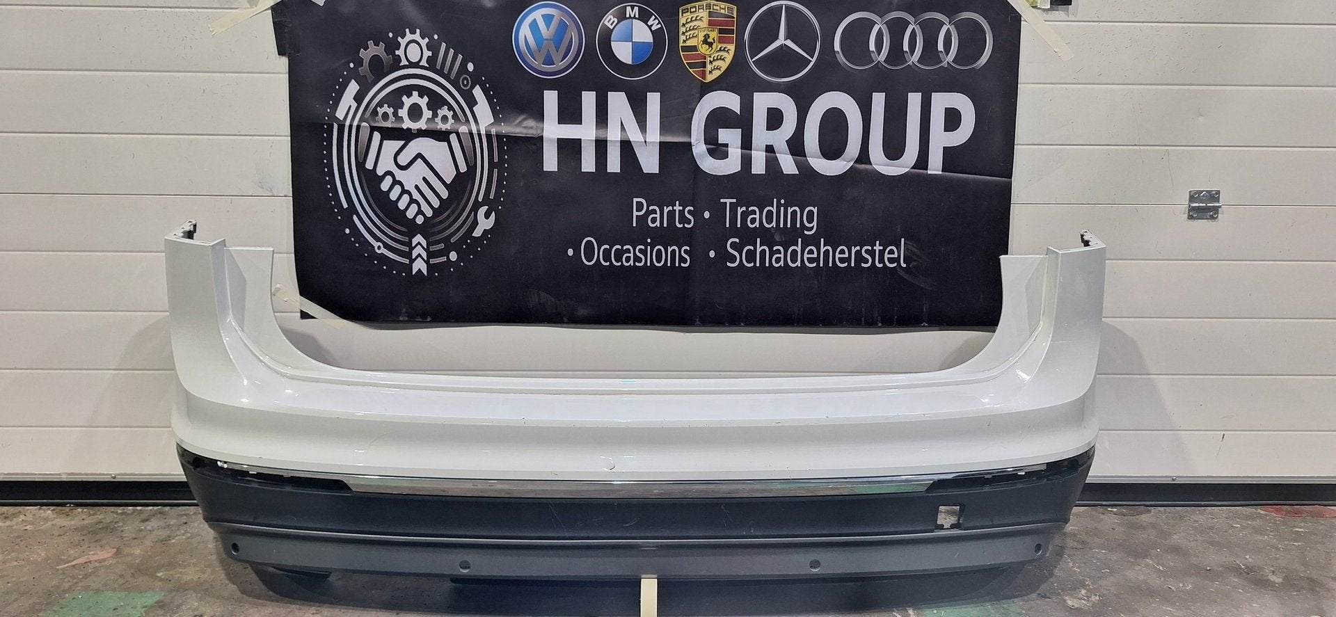 Achterbumper Volkswagen Tiguan (5NA) 2016-2020 Wit/Zwart PDC, Gebruikt, -, -, Ophalen of Verzenden
