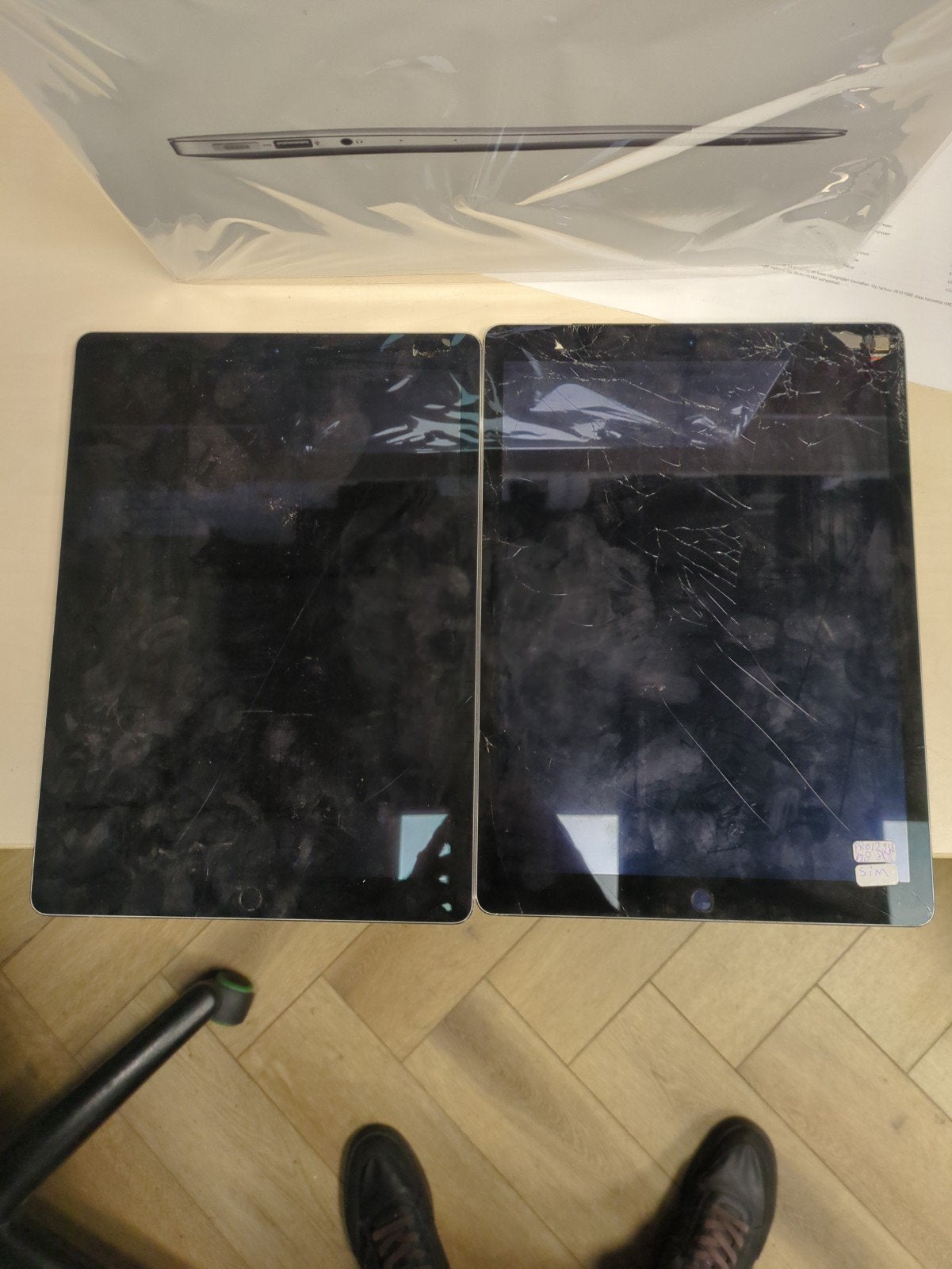 Foto 2 van 2x iPad Pro 12.9 128GB (SIM) met gebroken glas