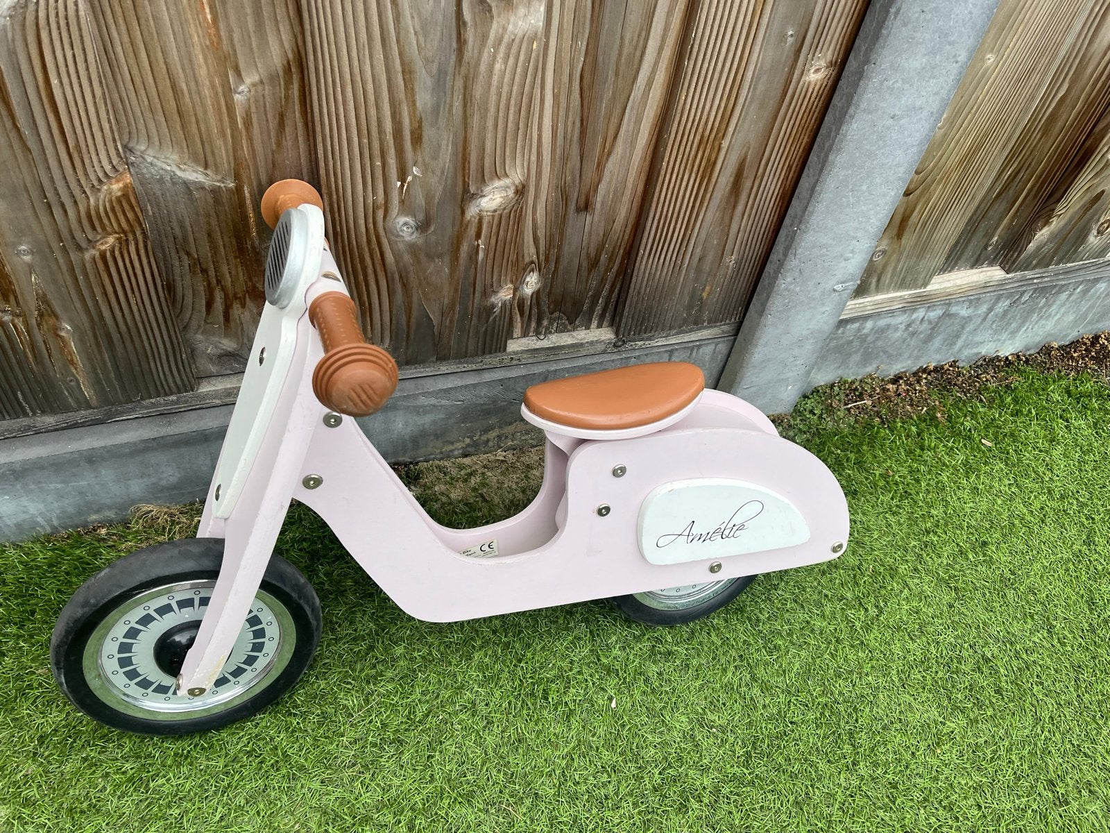 Roze houten loopscooter voor kinderen, Kinderen en Baby's, Speelgoed | Buiten | Voertuigen en Loopfietsen, Ophalen, Gebruikt, Loopfiets