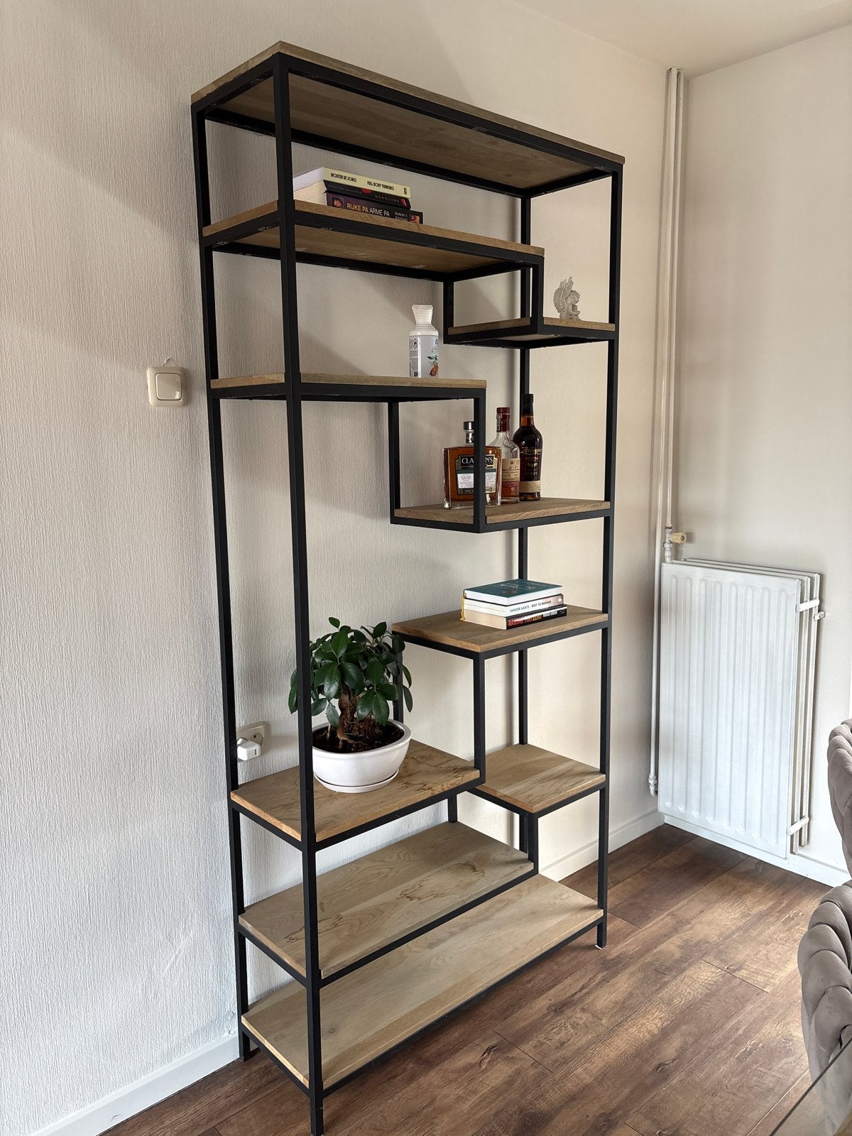 Industriële kast met Zwarte Frame en Houten Planken, Ophalen, Met plank(en), 200 cm of meer, 50 tot 100 cm