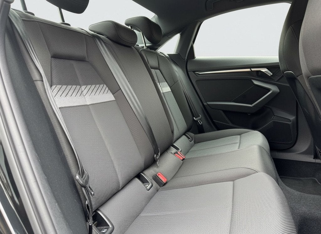 Audi A3 Limousine 30 TFSi Advanced Aut., Navi | Clima | PDC, Auto's, Audi, Stof, Gebruikt, Zwart, Origineel Nederlands
