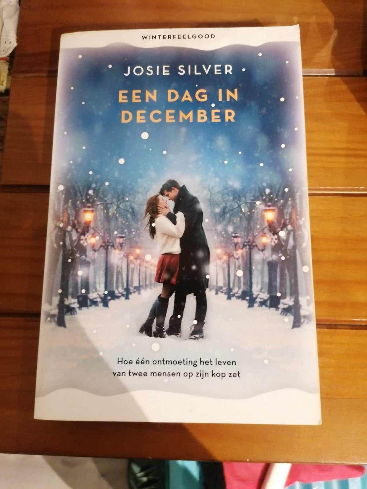 Een Dag in December - Josie Silver (Winterfeelgood), Boeken, Ophalen of Verzenden, Gelezen, Josie Silver, Nederland