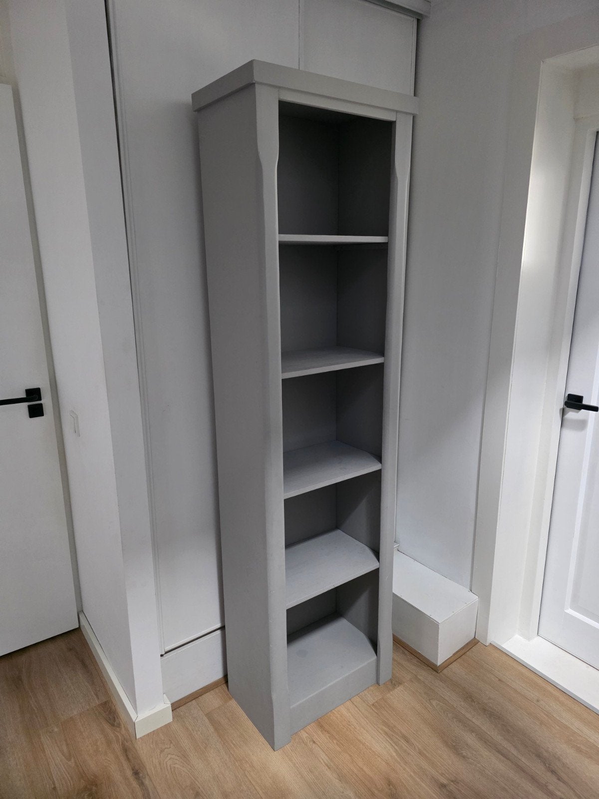 Grijze boekenkast met 5 planken - Gratis, Ophalen, Met plank(en), Minder dan 50 cm, Gebruikt