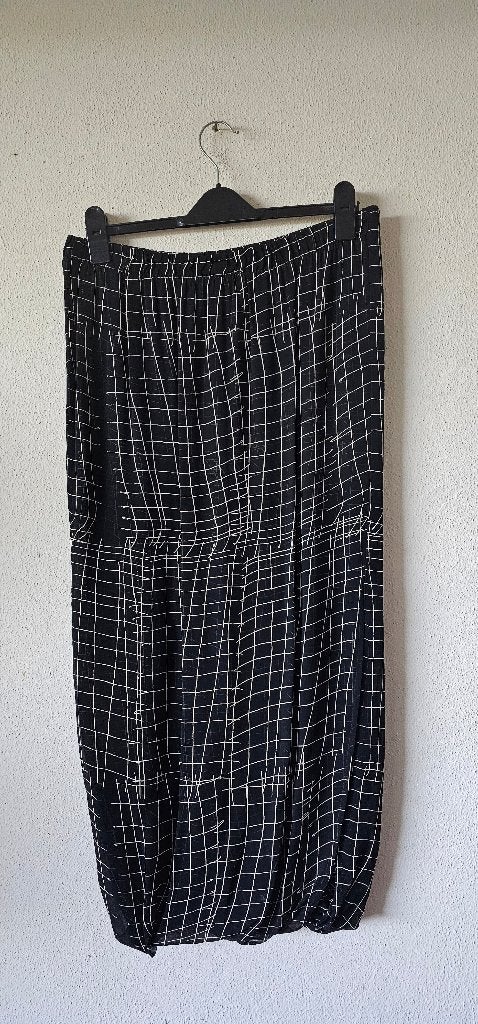 Zwarte geruite rok met elastische tailleband Ischiko maat L, Maat 38/40 (M), Zwart, Ophalen of Verzenden, Gedragen