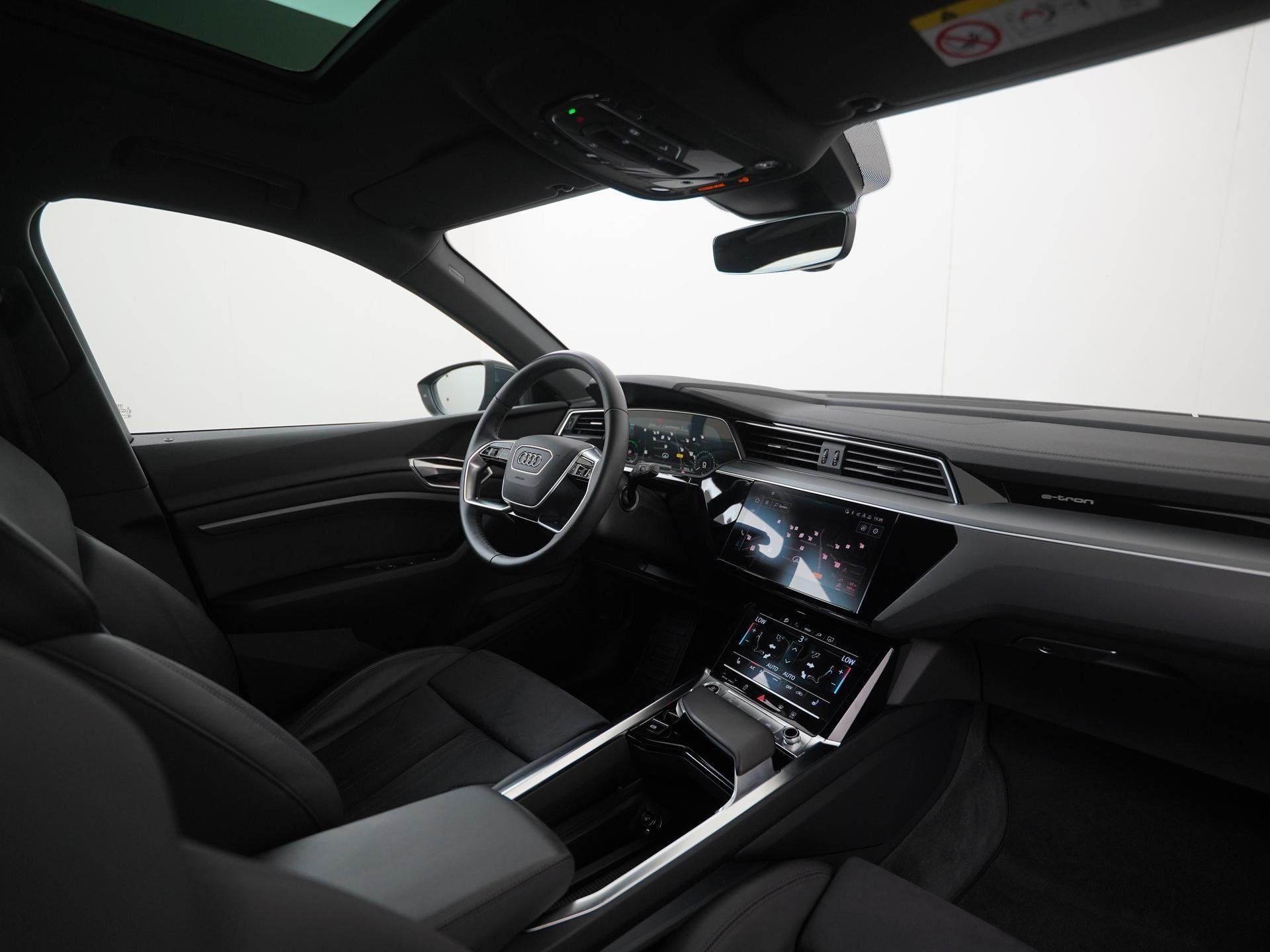 Audi e-tron 55 quattro Advanced 95 kWh | SOH 93% | Panoramad, Auto's, Automaat, 12 maanden, Stof, Zwart