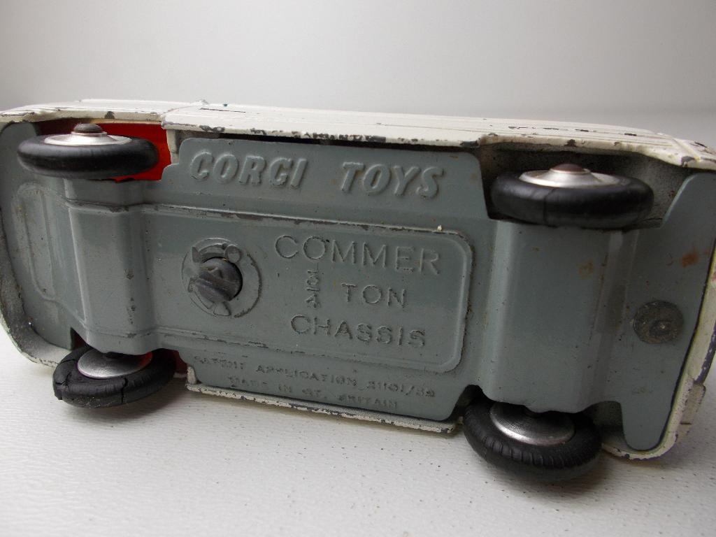 1964 Corgi Toys 463 COMMER 3/4 TON AMBULANCE I.g.st. (-C-), Ophalen of Verzenden, Zo goed als nieuw, Bus of Vrachtwagen, Corgi
