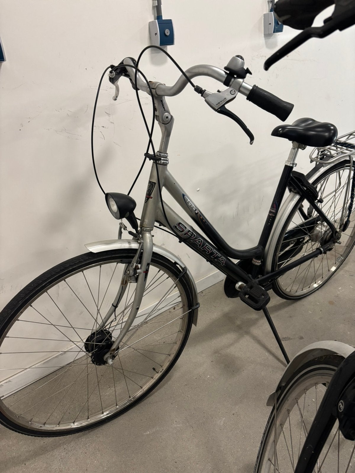 Dames fiets 28 inc let op: banden zijn leeg, Ophalen, Gebruikt, Sparta, Versnellingen