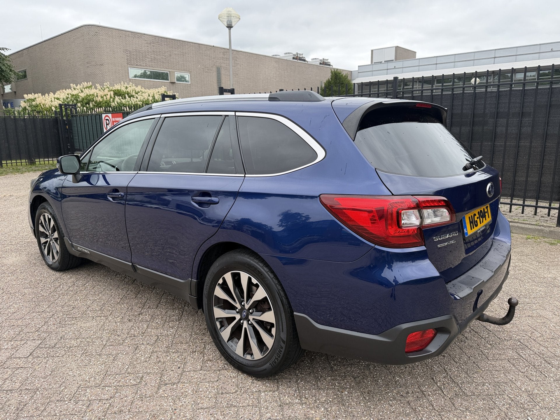 Subaru Outback 2.5i Autom/Tiptr Premium Leer/Schfdak/Navi/St, Auto's, Automaat, Gebruikt, 4 cilinders, Blauw