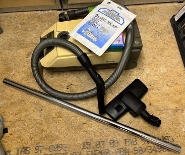 Miele stofzuiger + nieuwe hulpstukken, Witgoed en Apparatuur, Stofzuigers, Stofzak, Gebruikt, Sledestofzuiger, Minder dan 1200 watt