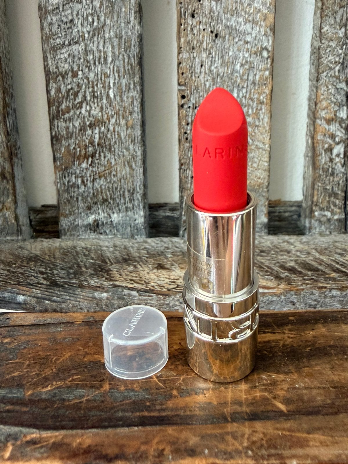 Clarins Joli Rouge Velvet Lipstick 792 Poppy, Ophalen of Verzenden, Zo goed als nieuw, Rood, Lippen