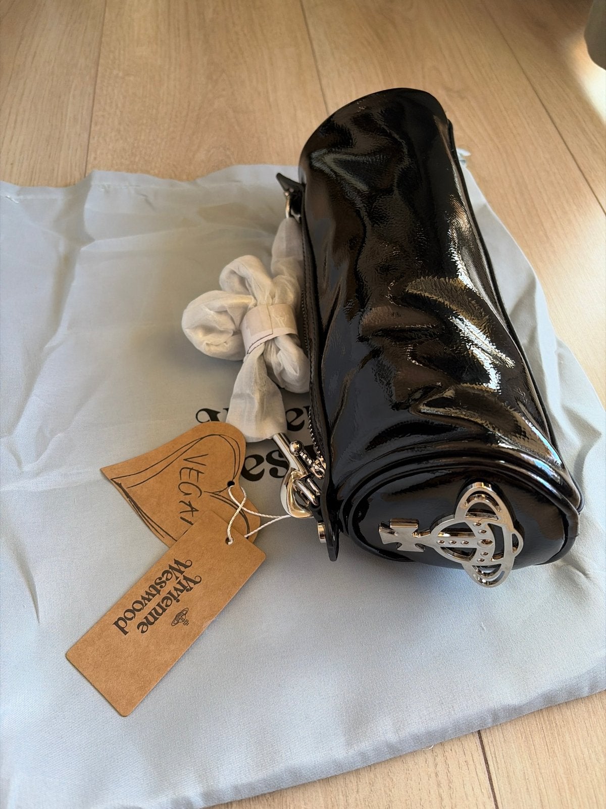 Vivienne Westwood Schoudertasje Zwart Lak Vegan Nieuw, Verzenden, Nieuw, Zwart, Schoudertasje