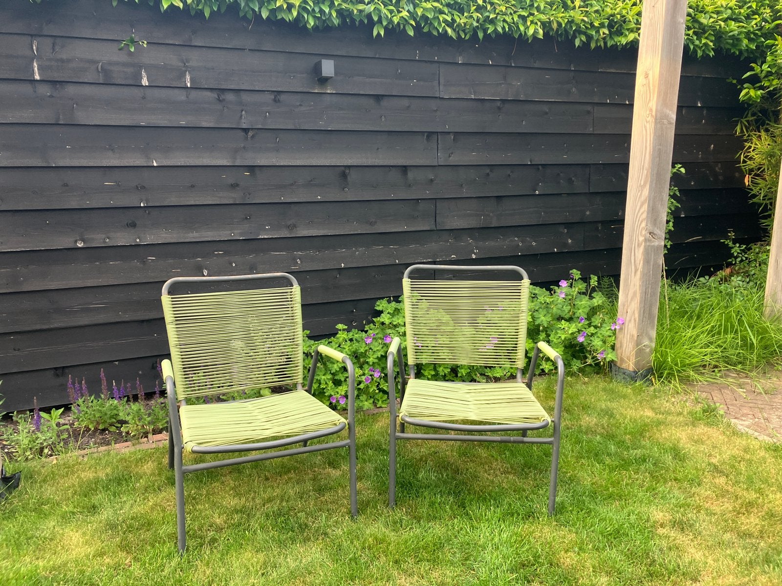 Mooie, lekker zittende zachtgroene loungestoelen, Tuin en Terras, Tuinstoelen, Ophalen, Gebruikt, Metaal, Stapelbaar