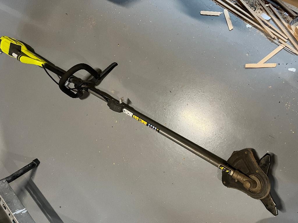 Bosmaaier/grastrimmer Ryobi, Gebruikt, 30 tot 50 cm, Elektrisch, Ophalen