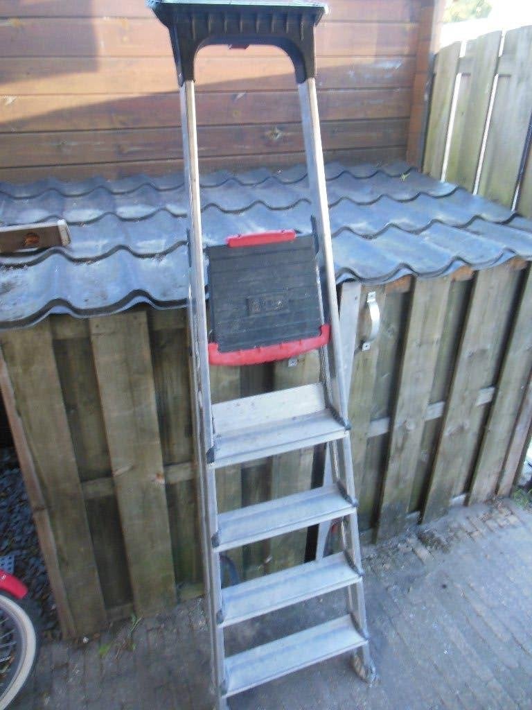altrex  aluminium keuken trappen ( klus ) 2 stuks, Ophalen, Trap, Zo goed als nieuw, Opvouwbaar of Inschuifbaar