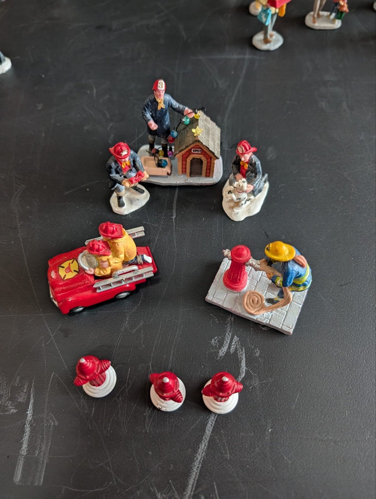 Lemax Brandweer Poppetjes en Accessoires (zonder blister), Ophalen
