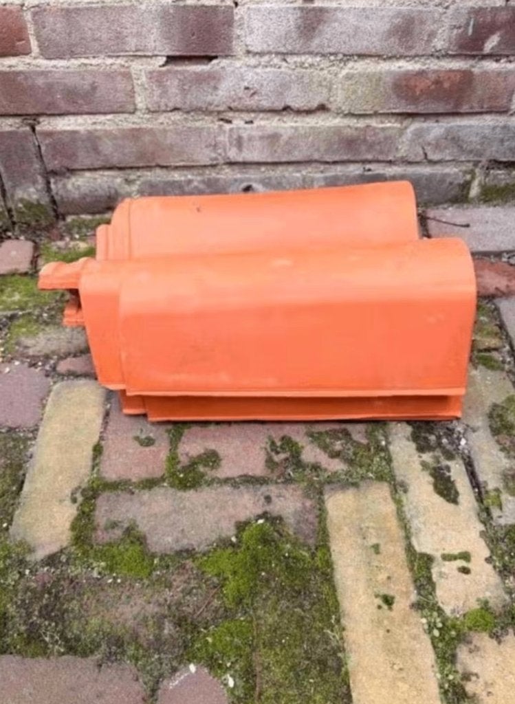 2 nieuwe Monier 5 OVH gevelpannen oranje, Doe-het-zelf en Verbouw, Dakpannen en Dakbedekking, Ophalen, Steen of Klei, Nieuw, Minder dan 5 m²