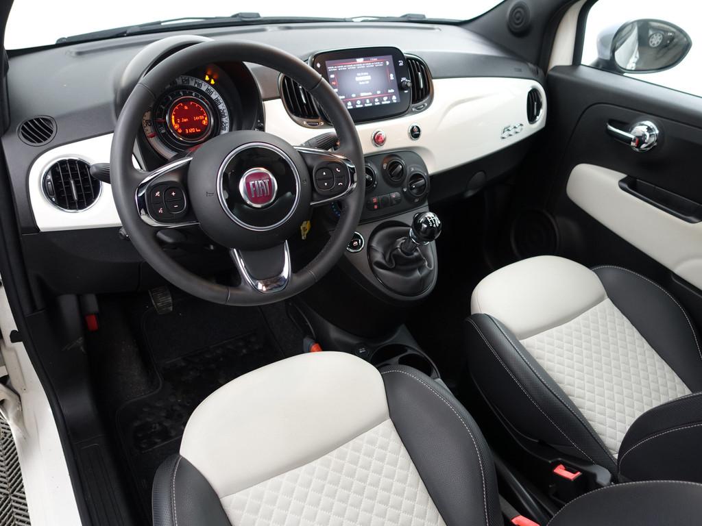 Fiat 500 1.0 Hybrid Dolcevita- Panoramadak, Two Tone, Carpla, Voorwielaandrijving, Stof, Met garantie (alle), 4 stoelen