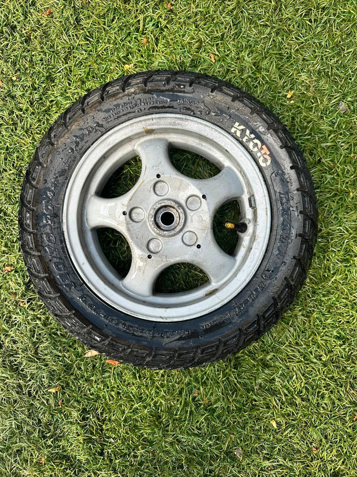 Piaggio Hexagon velg met band 120/70/10 inch, Ophalen of Verzenden, Gebruikt, Overige typen, Piaggio