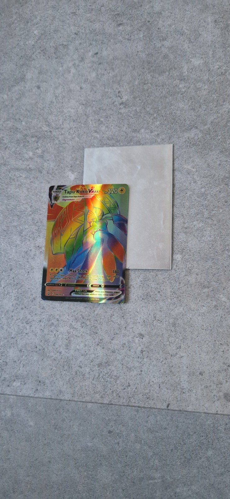 Tapu Koko VMAX 320 HP Pokémon Kaart - Rainbow Foil, Verzenden, Zo goed als nieuw, Losse kaart, Foil