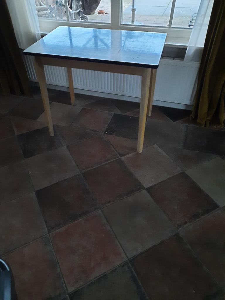 Retro tafeltje formica blad mooi voor buiten in een hoekje, Huis en Inrichting, Tafels | Sidetables, Ophalen, 25 tot 50 cm, Rechthoekig