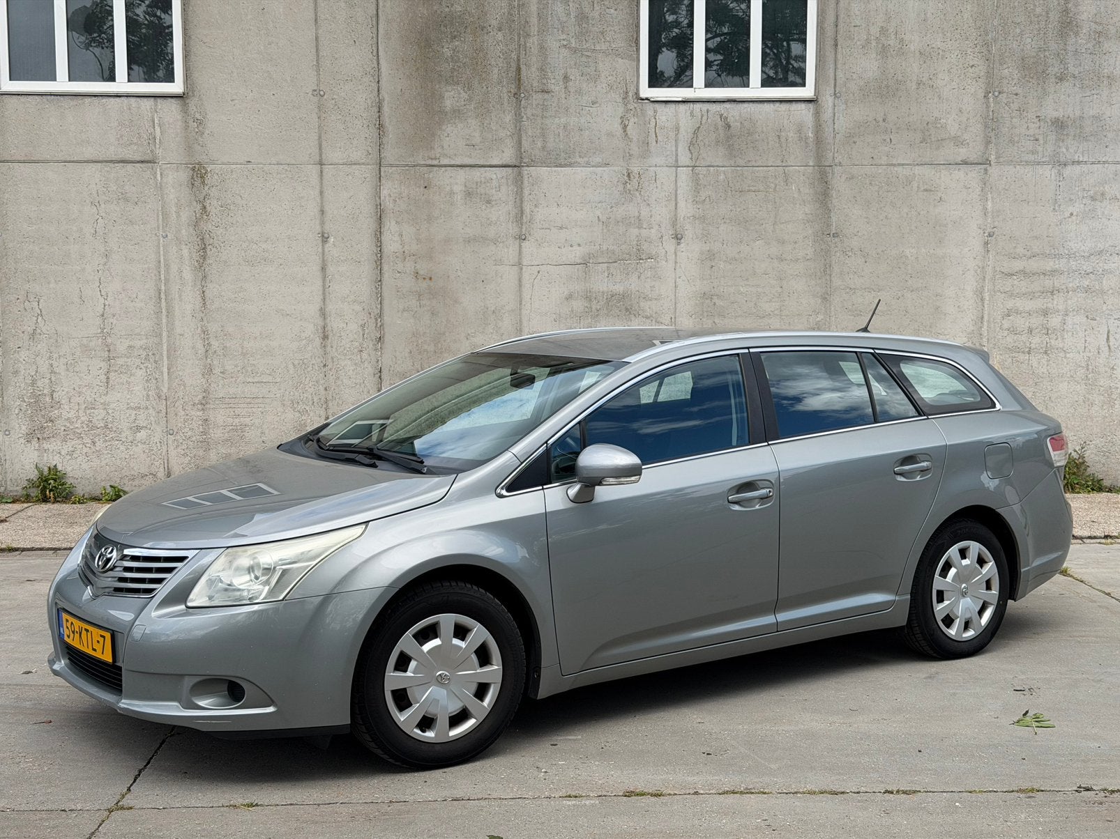 Toyota Avensis 1.8 16V Vvt-i Wagon 2010 Grijs, Auto's, Voorwielaandrijving, Avensis, Zwart, 4 cilinders