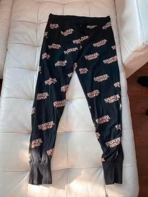 Stranger things zwarte joggingbroek maat M, Ophalen of Verzenden, Zo goed als nieuw, Zwart, Legging