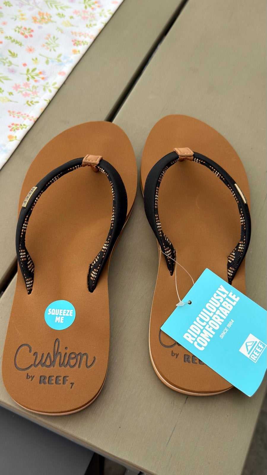 Reef Cushion Squeeze Me Slippers Maat 37.5, Ophalen, Nieuw, Bruin, Slippers